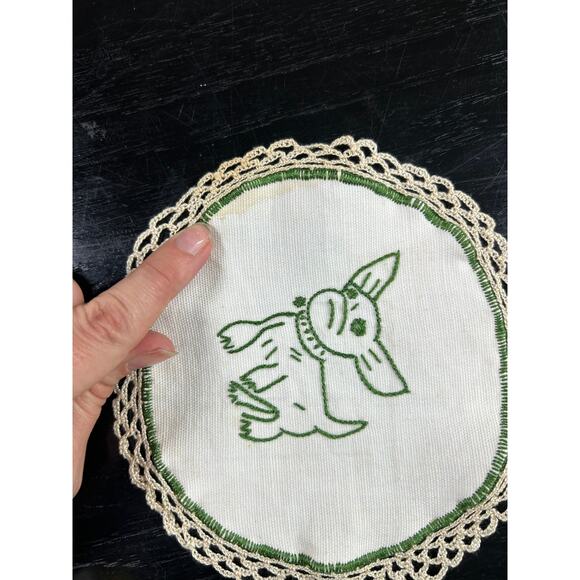 Vintage- Small Dog- Round 6 " doily- chihuahua- small stain- white green - Picture 5 of 5
